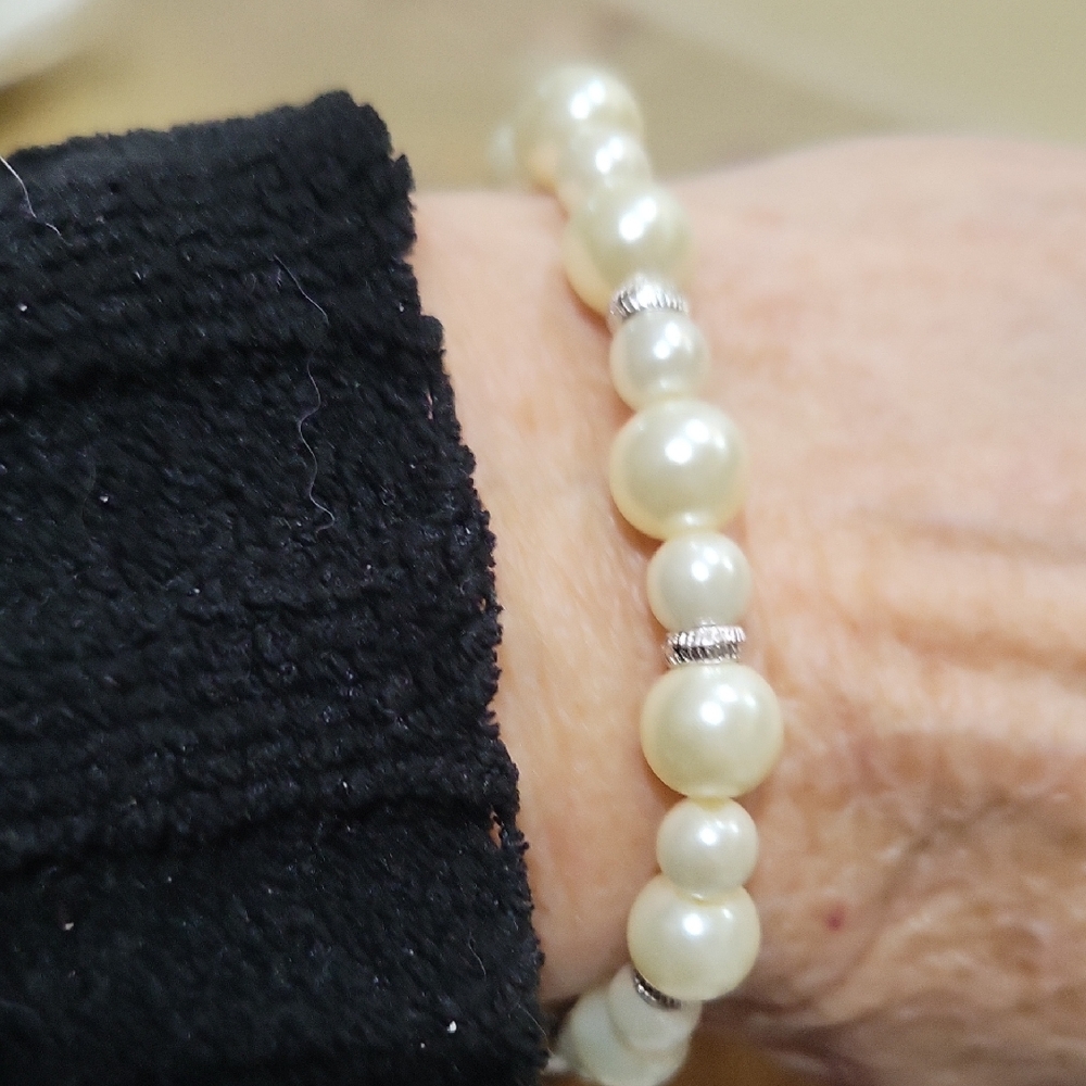 Faux Pearl Streatch Bracelet